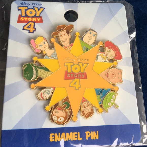 7 diff. Disney PINS, CHARMS, & Keyring - Picture 4 of 12